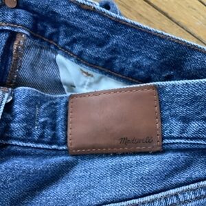 Madewell Women’s  The Momjean Blue Jeans
Size 25
